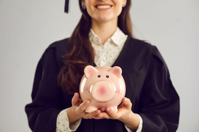 student with piggy bank, student budget