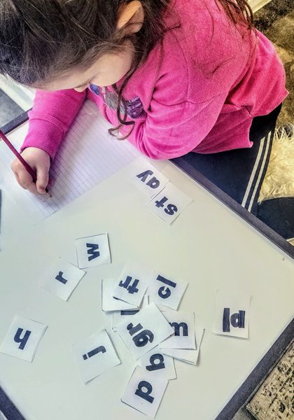 young child using phonics flashcards