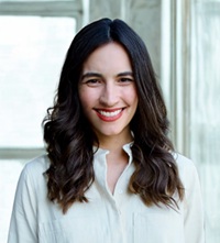 Portrait of author Lizzie Hetzer.